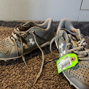 Under armor gray size 7 baseball cleats.